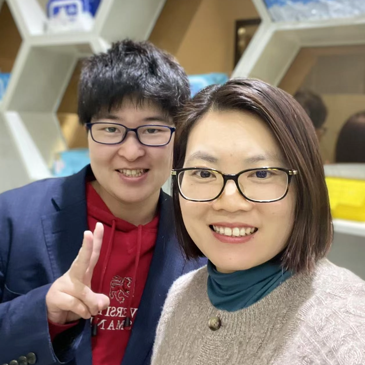 Customers who are top retail giants from Japan come for a visit
